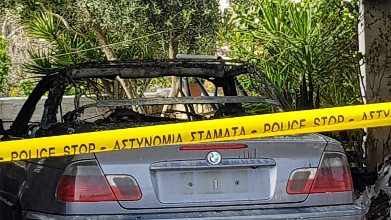 Στις φλόγες όχημα δημοσιογράφου από την Πάφο - ΦΩΤΟΓΡΑΦΙΑ