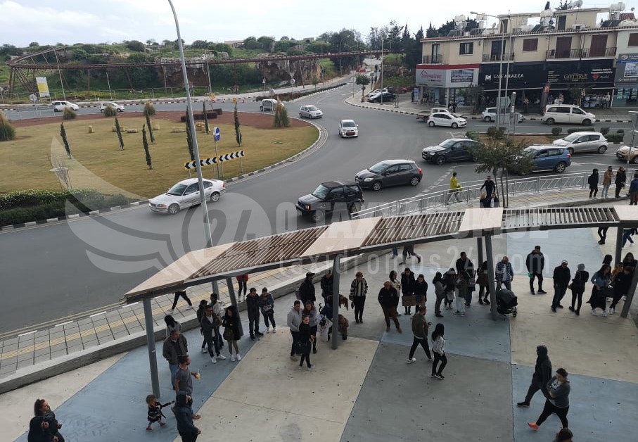 Έκτακτο. Αναστάτωση στο mall μετά από τηλεφώνημα για Βόμβα - Φώτο