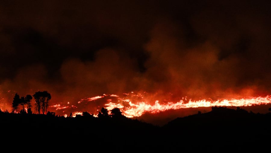 Φωτιά σε κοίτη ποταμού στην Πόλη Χρυσοχούς