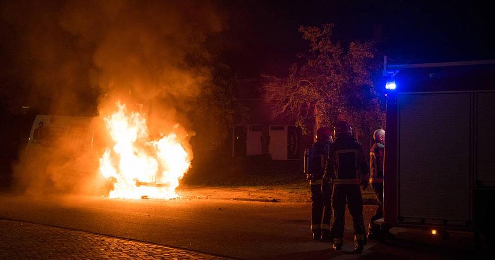 Πάφος: Στις φλόγες αυτοκίνητο σε χώρο στάθμευσης ξενοδοχείου