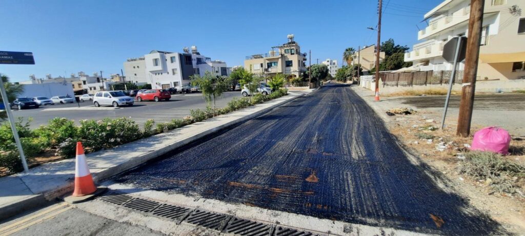 Δ. Πάφου: Προχωρεί στην αποκατάσταση και αναβάθμιση στο οδικό δίκτυο της πόλης (ΦΩΤΟ)