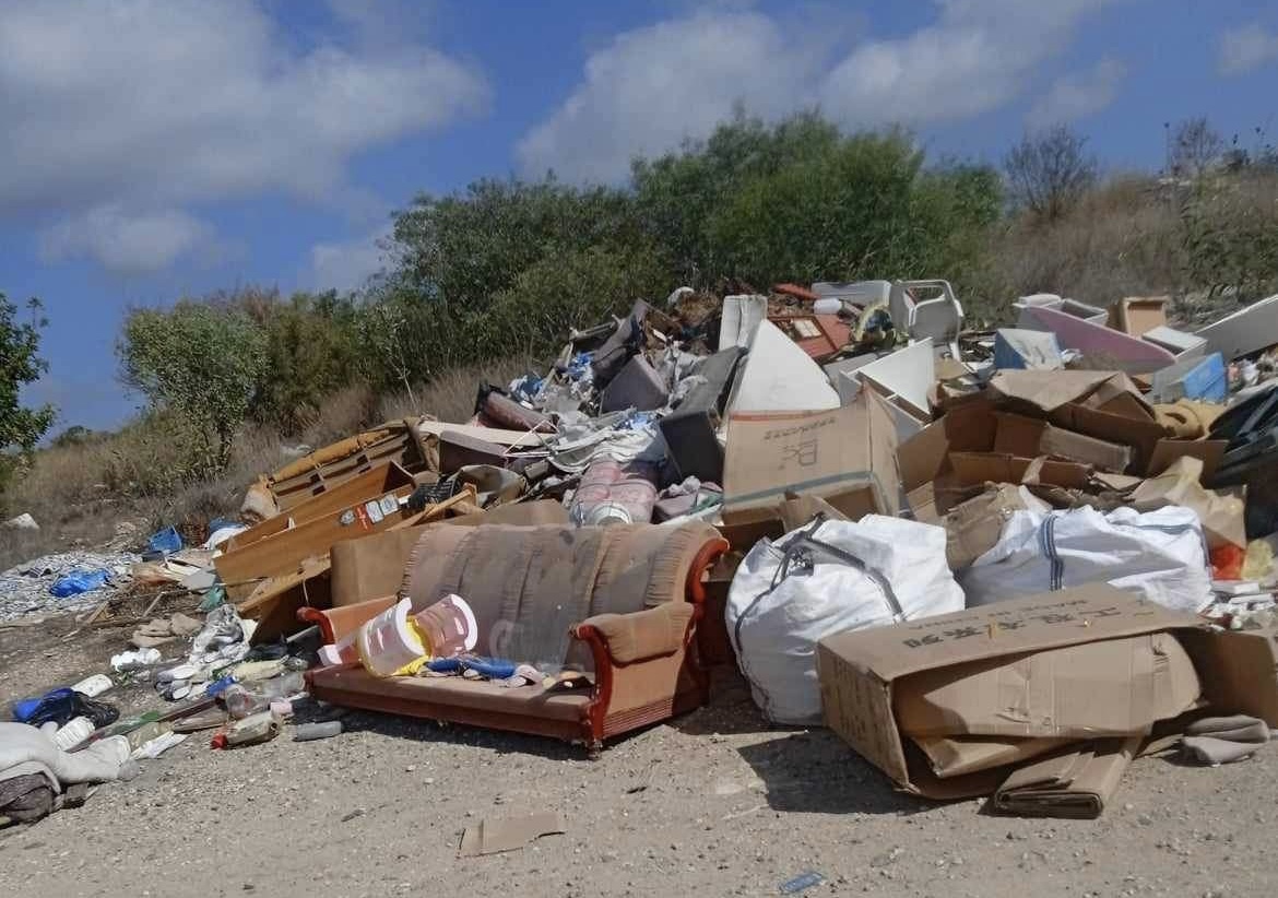 Σκουπιδότοπος στα Κονιά-Ασυνείδητοι γέμισαν τον τόπο σκουπίδια (ΦΩΤΟΡΕΠΟΡΤΑΖ)
