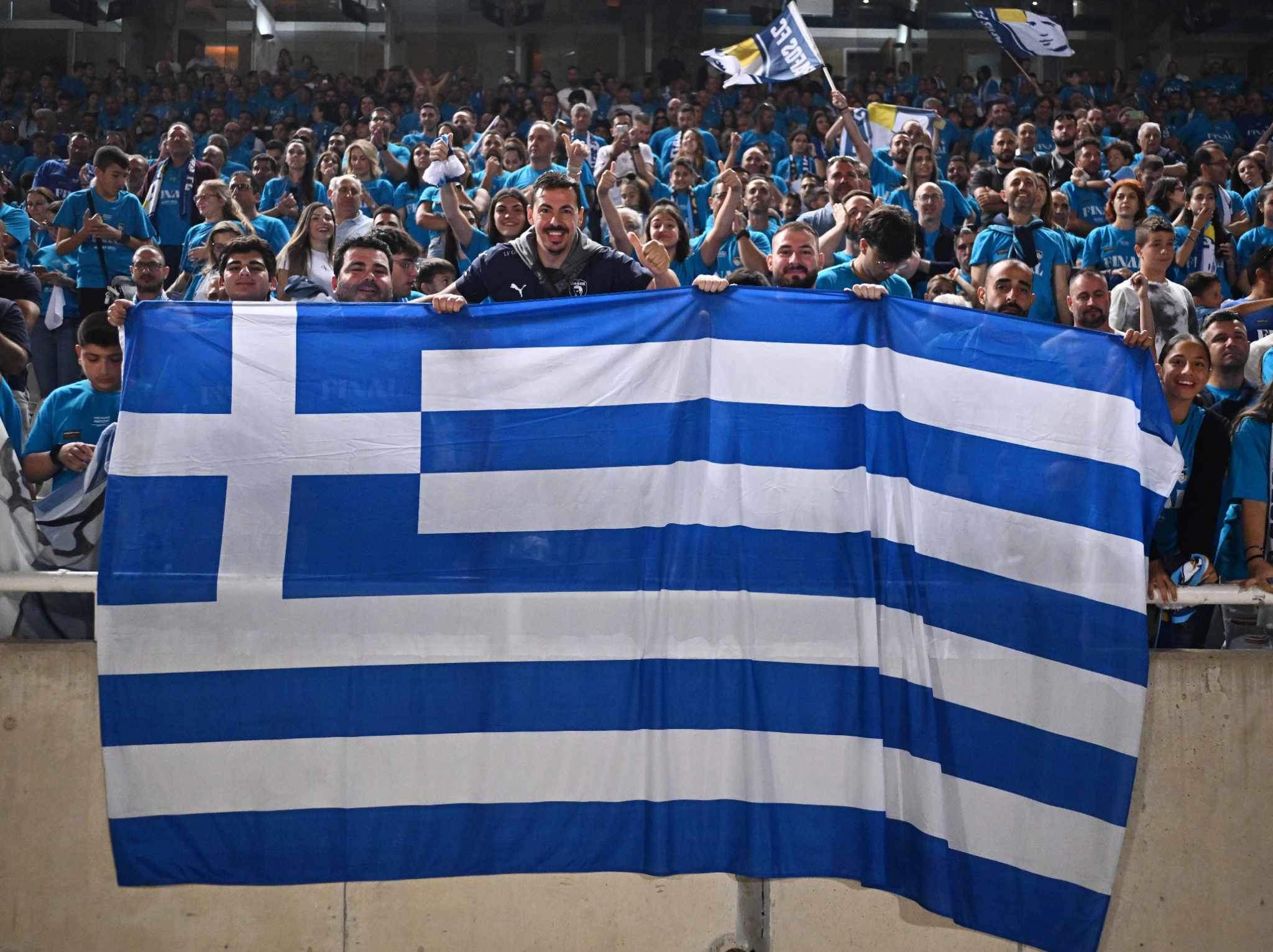 Σκληρή απάντηση για ελληνική σημαία