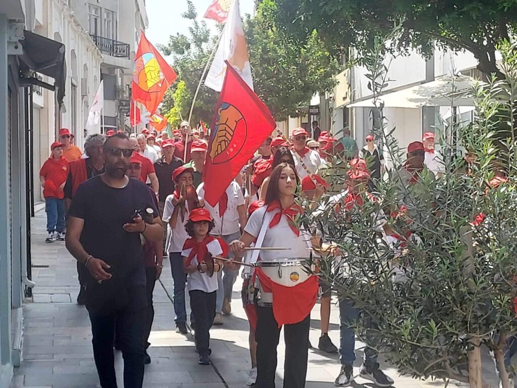 Μαζική η συγκέντρωση της ΠΕΟ στην Πάφο για την εργατική Πρωτομαγιά (ΦΩΤΟ)