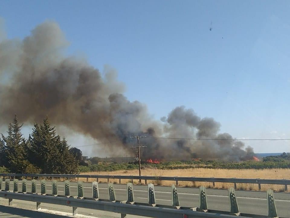 Έκτακτο: Μαίνεται πυρκαγιά στην περιοχή Μαντριά