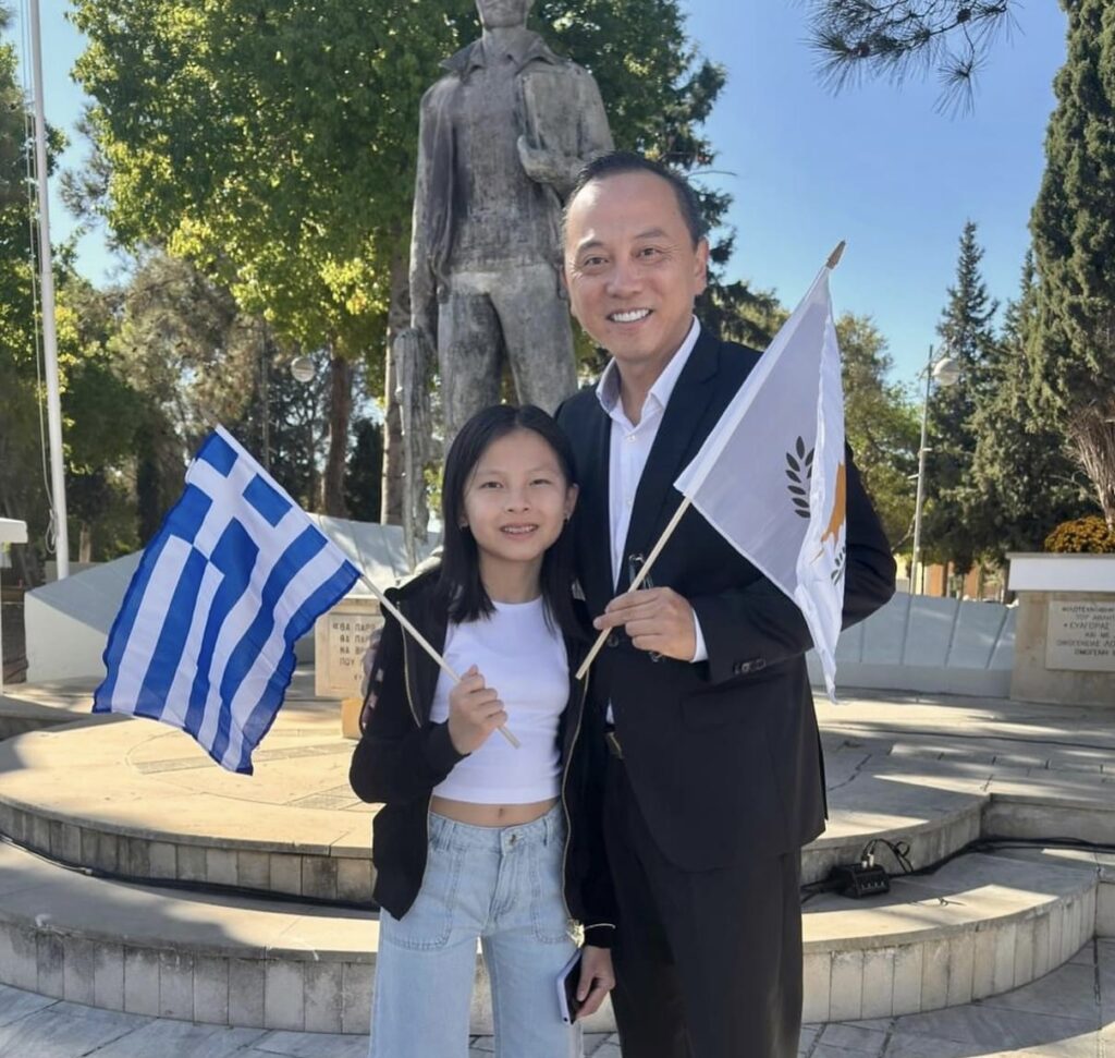 Αλέξανδρος Jiang: Με την κόρη του στην παρέλαση (ΦΩΤΟ)