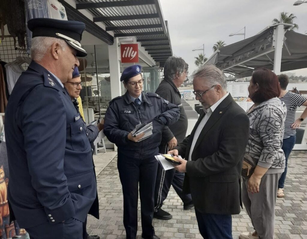 Ενημερωτική εκστρατεία της Αστυνομίας στην Κάτω Πάφο λόγω εορτών (ΦΩΤΟ)