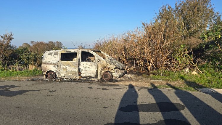 Στις φλόγες Βαν - Βλέπει εμπρησμό η Αστυνομία