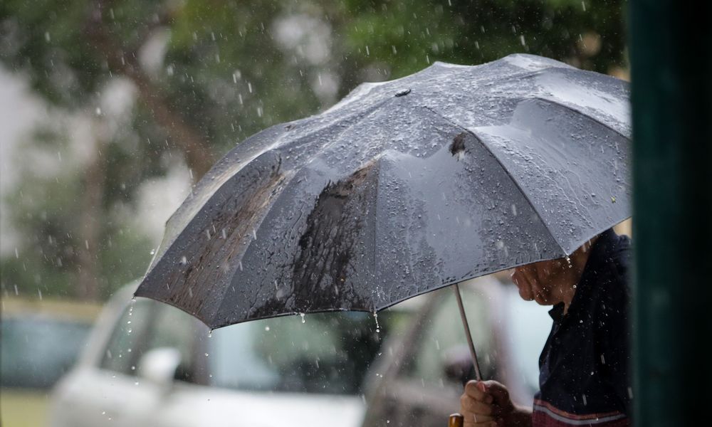 Αγριεύει ο καιρός με βροχές, καταιγίδες και χιόνια