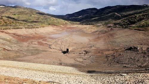 Ενισχύεται η υπηρεσία ασφάλειας φραγμάτων με οδηγίες της, λέει η Υπ. Γεωργίας