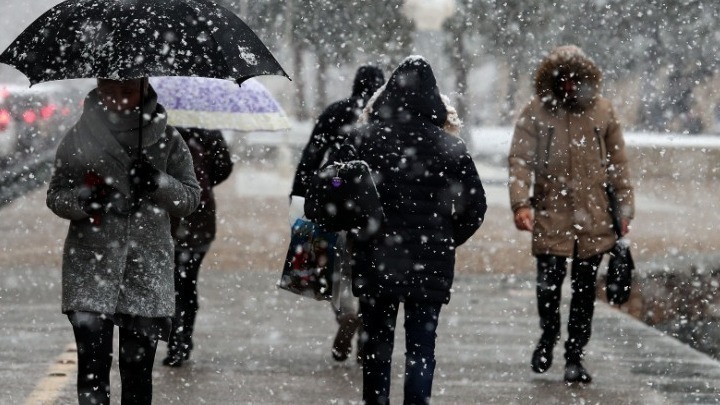 Κίτρινη προειδοποίηση για χαμηλές θερμοκρασίες σε ισχύ απόψε, συνεχίζεται η επέλαση της Coral